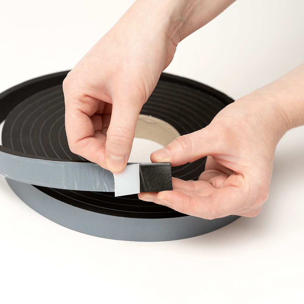 Artikelbild EPDM Zellkautschuk Dichtungsband einseitig selbstklebend Länge 10 Meter Dicke 3mm Breite 9mm VE 5 Rollen