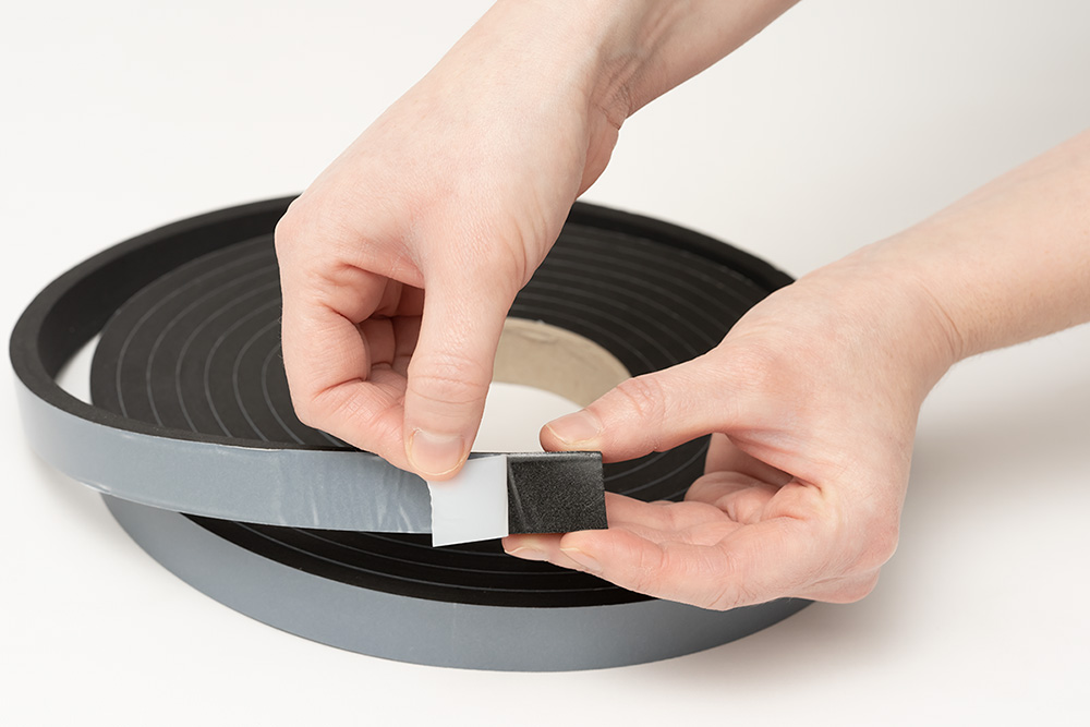 Artikelbild EPDM Zellkautschuk Dichtungsband einseitig selbstklebend Länge 10 Meter Dicke 5mm Breite 9mm VE 5 Rollen