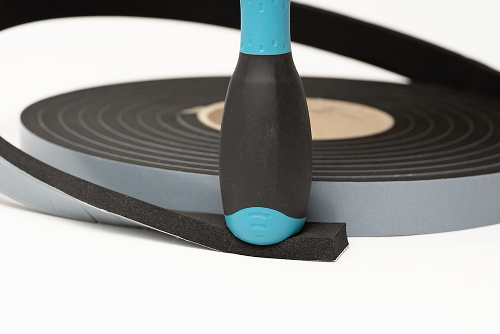 Artikelbild EPDM Zellkautschuk Dichtungsband einseitig selbstklebend Länge 5 Meter Dicke 8mm Breite 9mm VE 5 Rollen