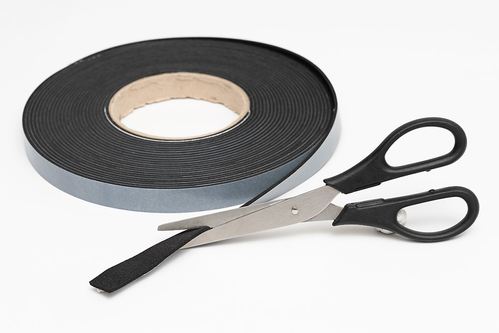 Artikelbild EPDM Zellkautschuk Dichtungsband einseitig selbstklebend Länge 5 Meter Dicke 10mm Breite 9mm VE 5 Rollen